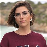 Maestra de apoyo de primaria ayuda para los deberes